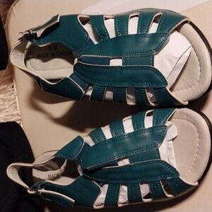 ALLISON WOMEN TEAL SANDAL NWT SIZE 8M